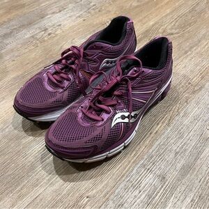 Saucony Women's Omni 13 running shoes size 10 purple